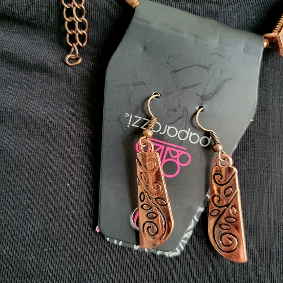 Bundle of NWT Paparazzi necklaces. - Picture 8 of 9